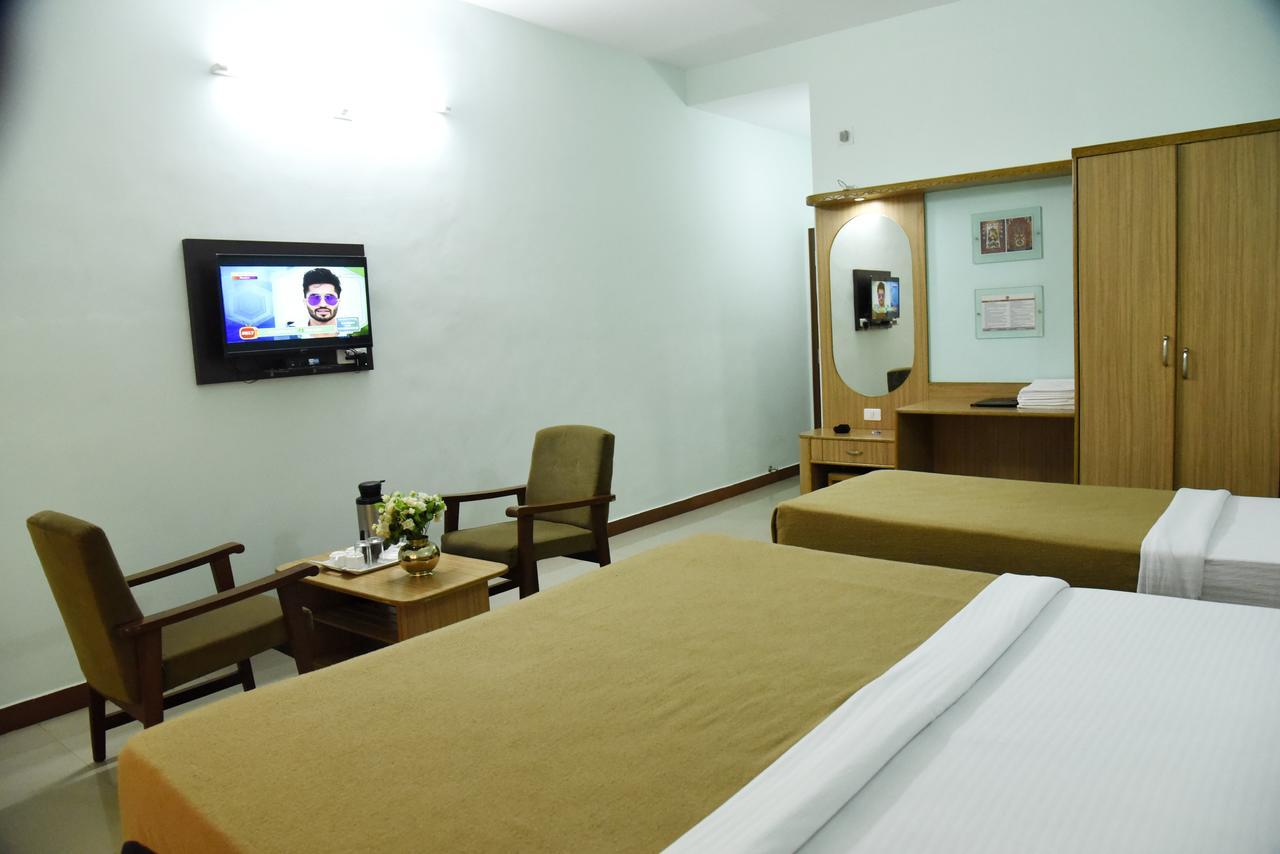 Отель Slr Residency Subrahmanya Экстерьер фото