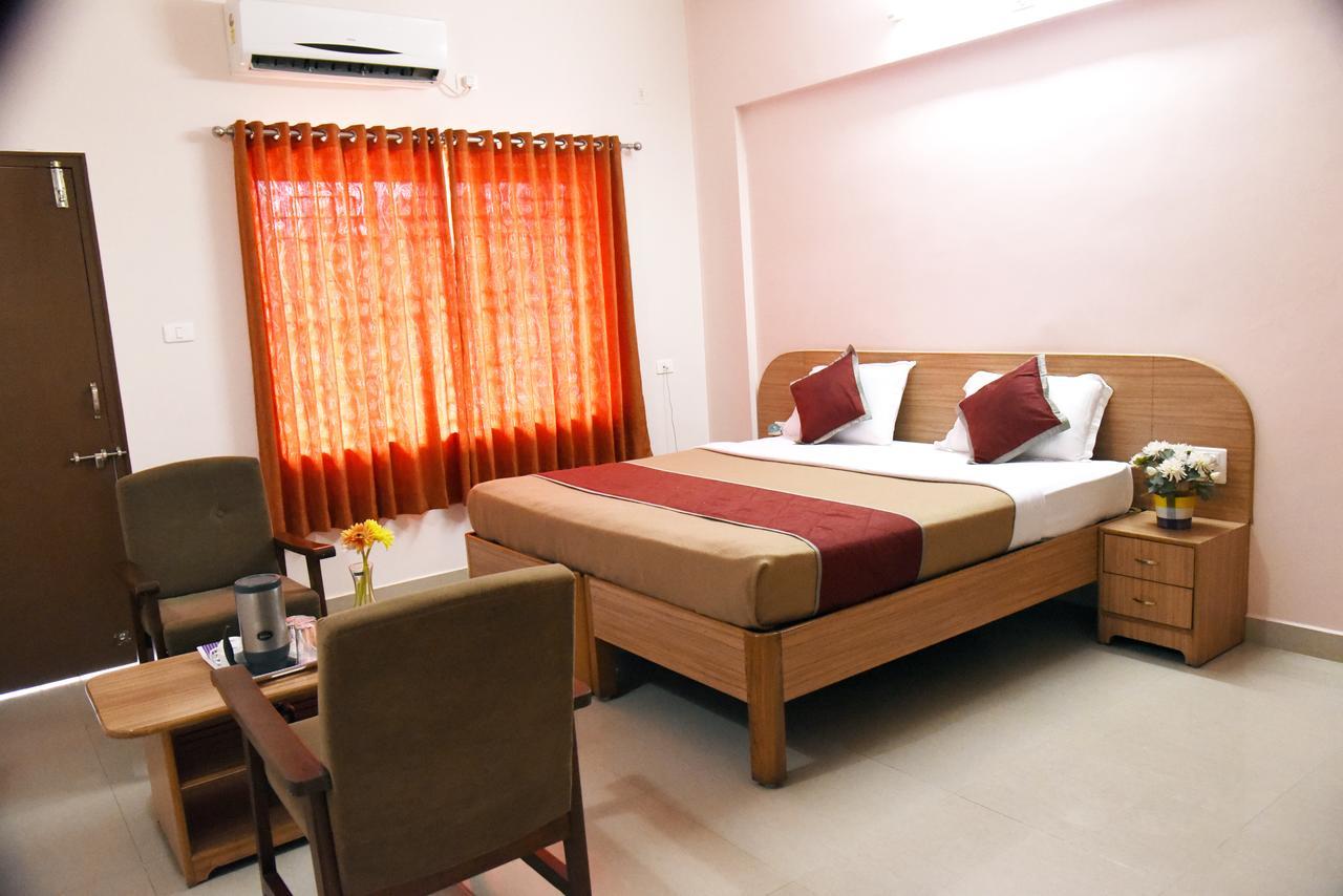 Отель Slr Residency Subrahmanya Экстерьер фото