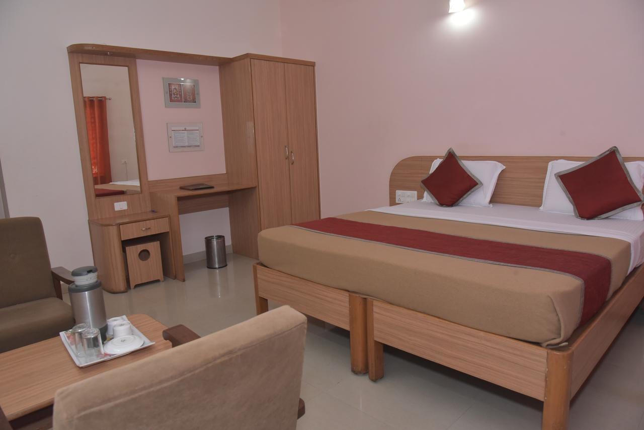 Отель Slr Residency Subrahmanya Экстерьер фото