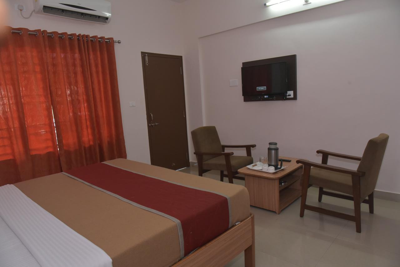 Отель Slr Residency Subrahmanya Экстерьер фото